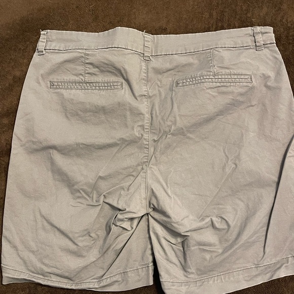 Old Navy womens Grey shorts - Picture 4 of 4